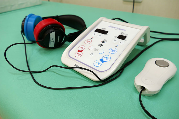 聴力検査機器