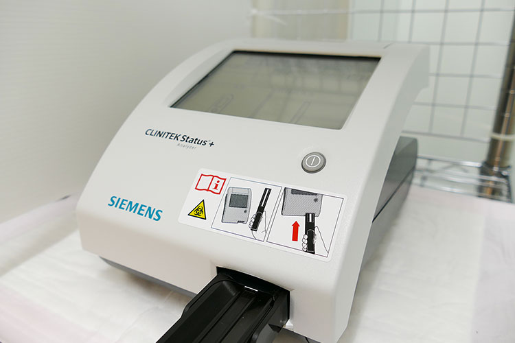 小型尿分析装置